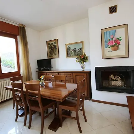 Semesterbostad Charming House On The